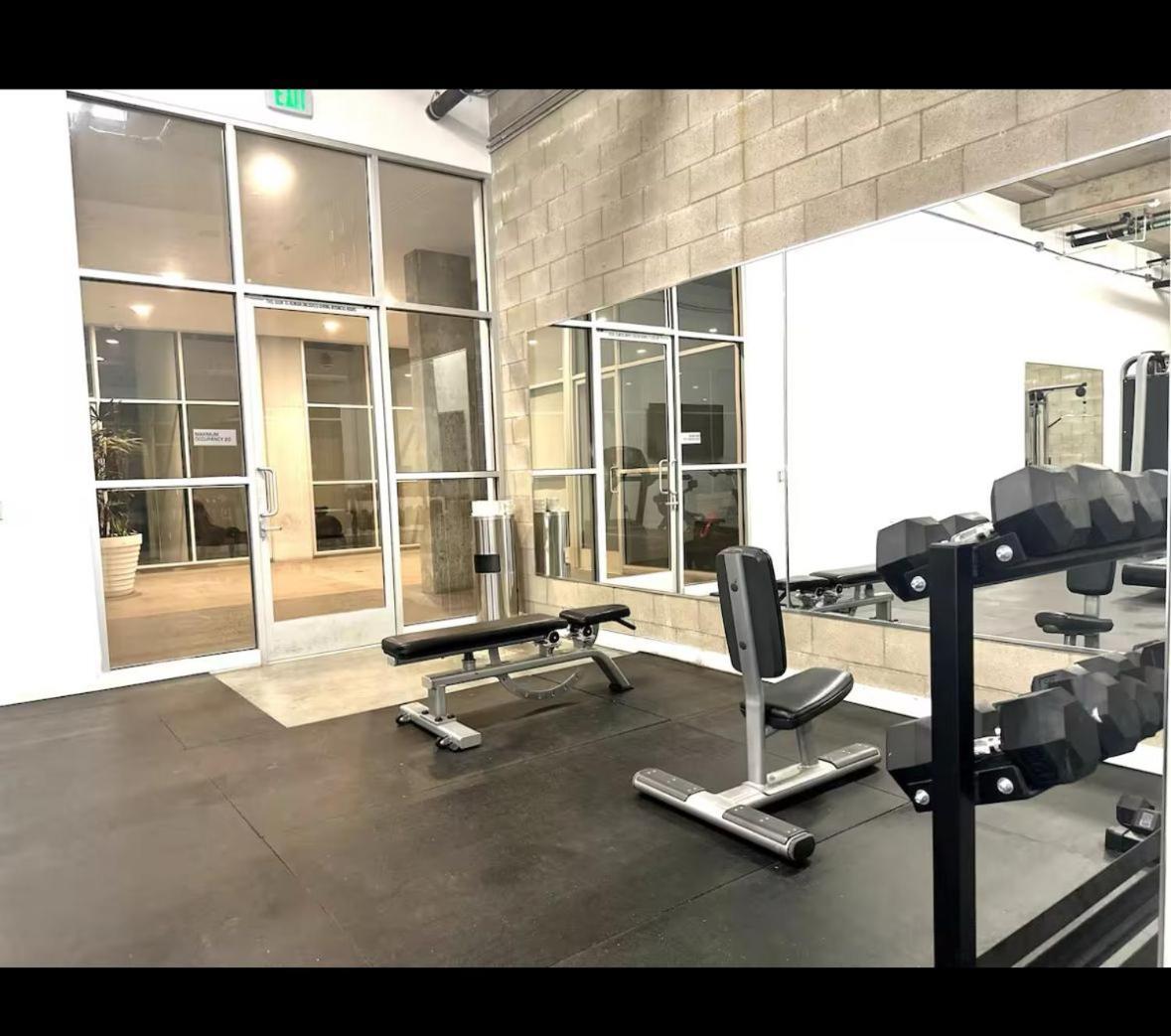 Bright & Stylish 1-bedroom, Walk To Netflix, Perfect For Long Free Parking Los Angeles