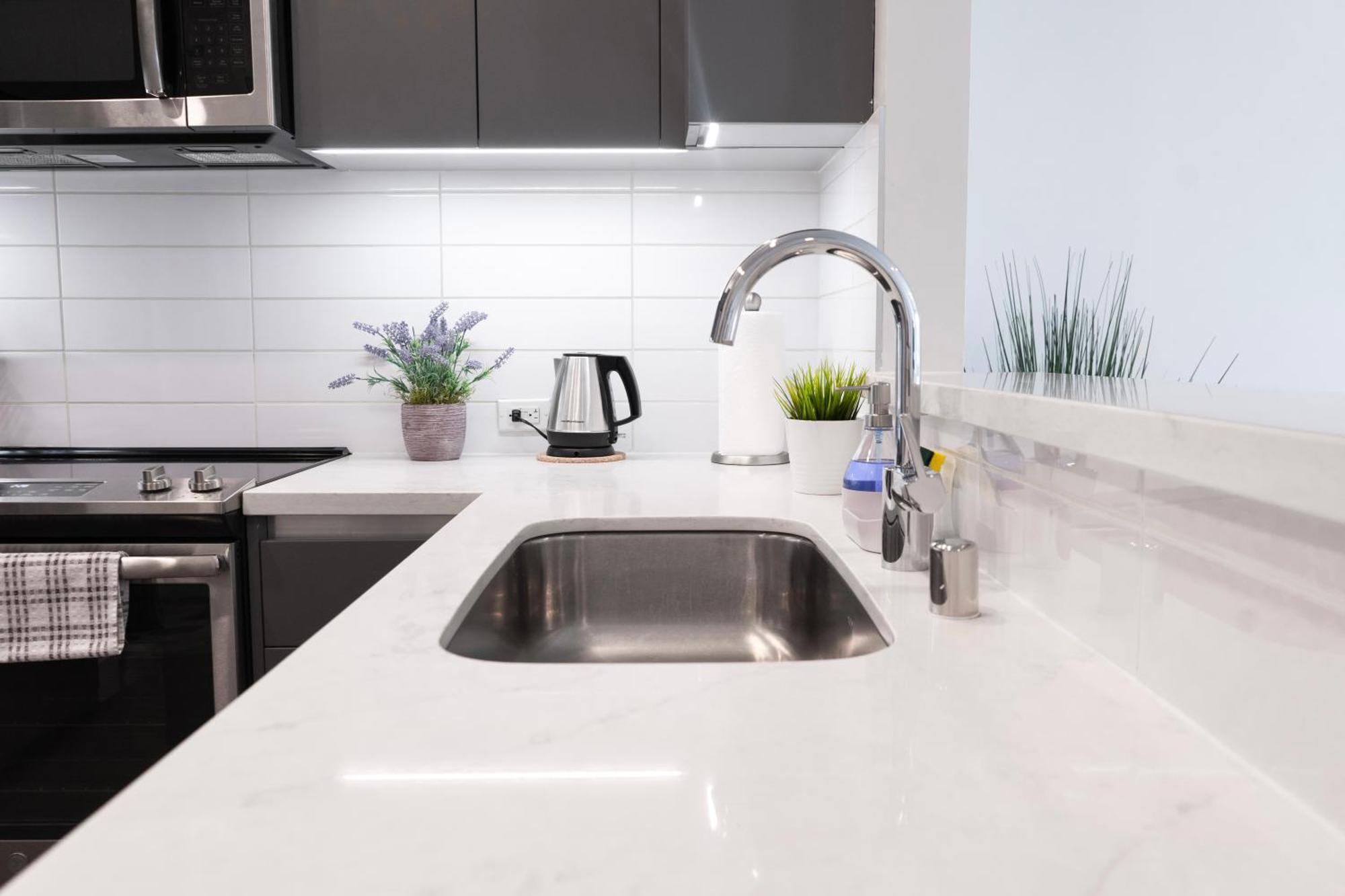 Bright & Stylish 1-bedroom, Walk To Netflix, Perfect For Long Free Parking Appartamento
