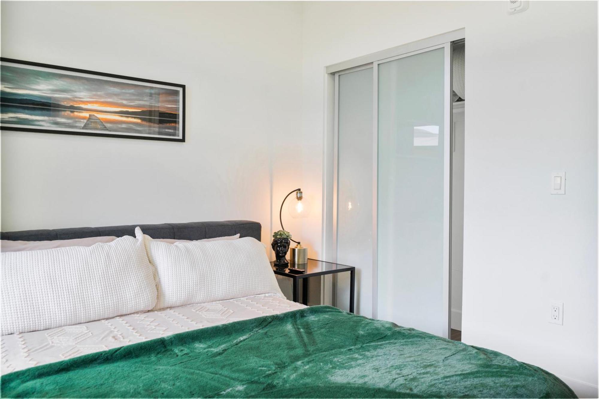 Bright & Stylish 1-bedroom, Walk To Netflix, Perfect For Long Free Parking Appartamento